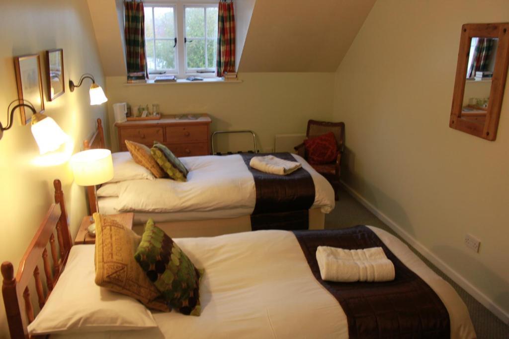 The Mill Arms Hotel Romsey Room photo