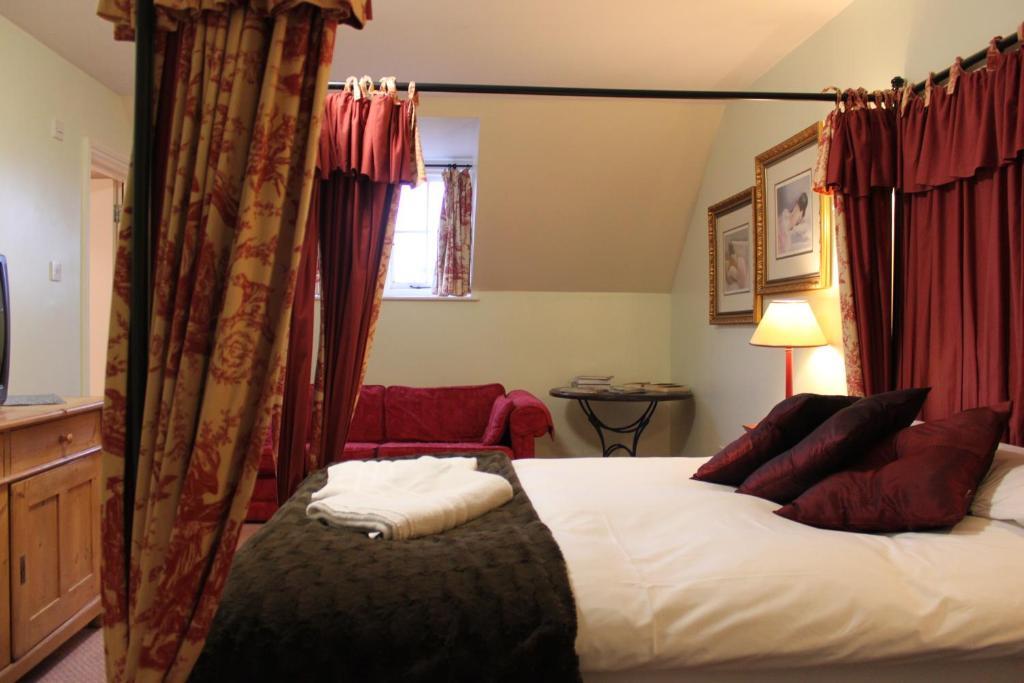 The Mill Arms Hotel Romsey Room photo